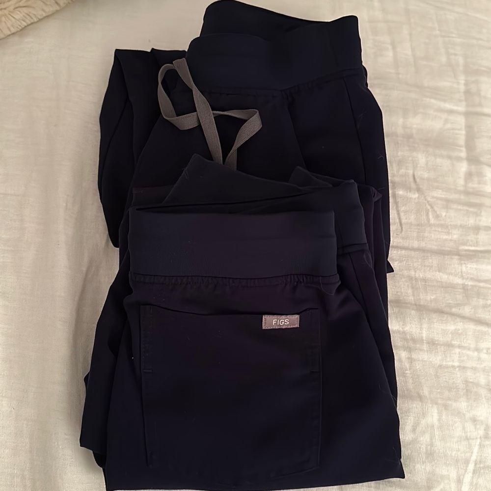 Only 1 pair left- Figs zamora joggers extra small, navy, washed but never worn.